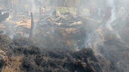 40 houses burnt in fire in Kushinagar three including two innocents died