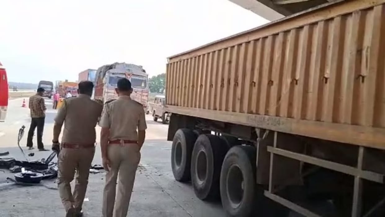 car collided with a truck parked on the Samruddhi Expressway Former Ranji player injured wife dies