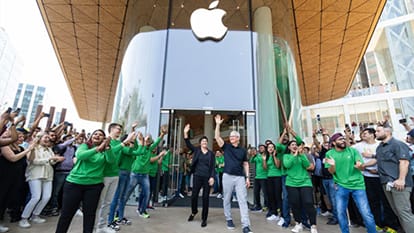 Vada Pav with Madhuri-Two Apple Store and meeting with PM, know why Apple CEO India Visit is too Special