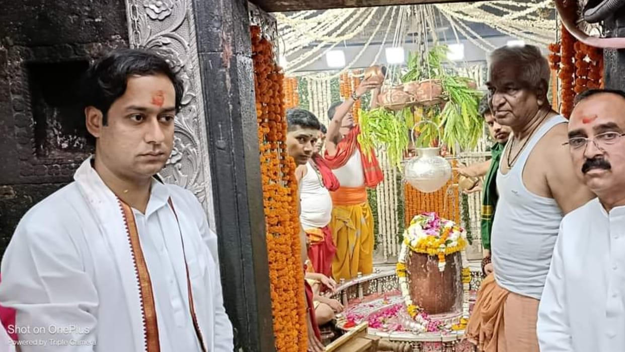 Former minister Jayawardhan Singh arrived to visit Mahakal, worshiped Baba and took blessings