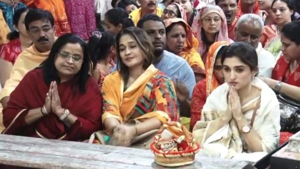 Anupama fame actress Nidhi Shah reached to visit Mahakal  participated in Bhasmarti