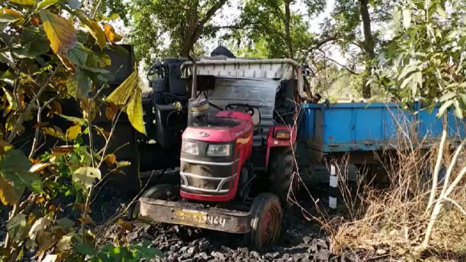 Four people injured in road accident in Pendra