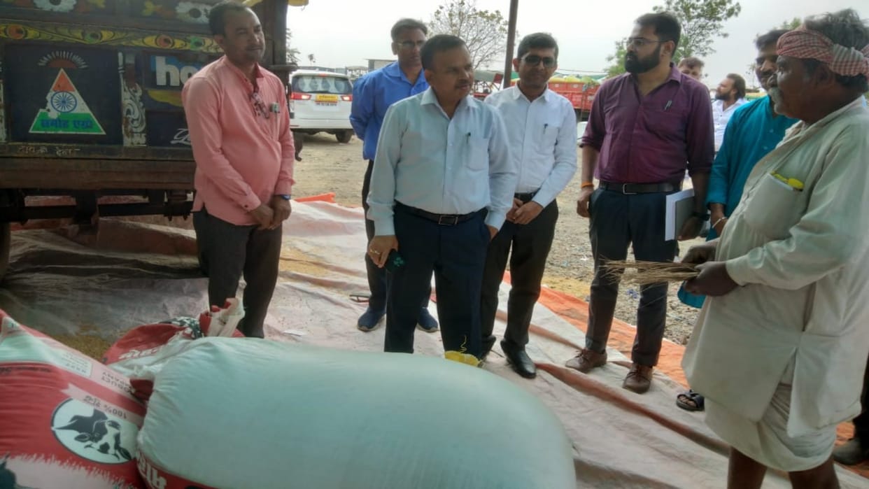 Divisional Commissioner Malsingh Bhaydia inspected the procurement centers and construction works in Sehore