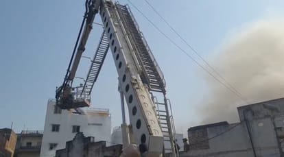 Fire in Patna: Huge fire broke out near Mangal Talab in Patna City, fire fighting lifter vehicles