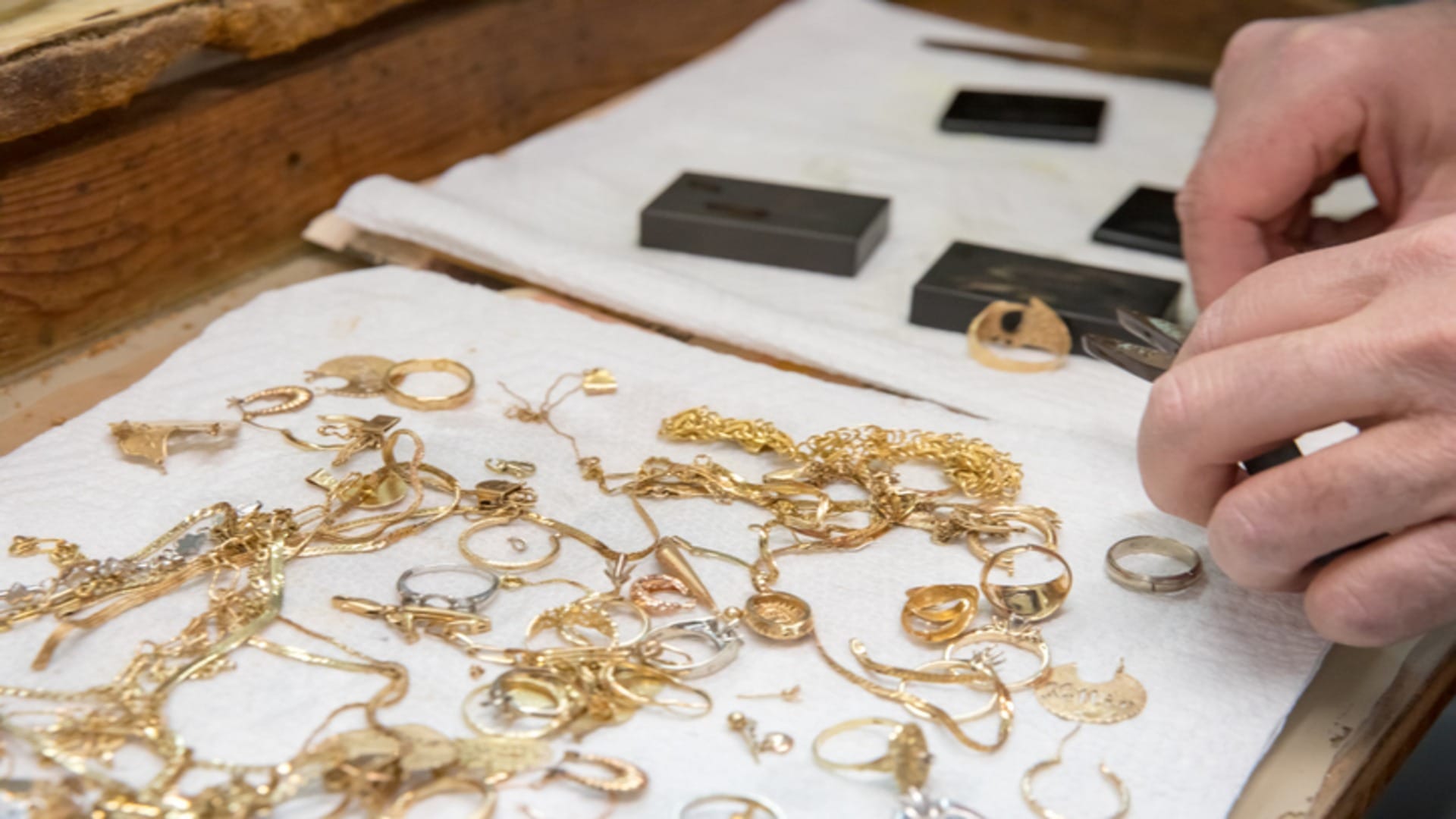 Gold Ornaments With Girl Head Skeleton Found in Israel Know Interesting Facts in Hindi