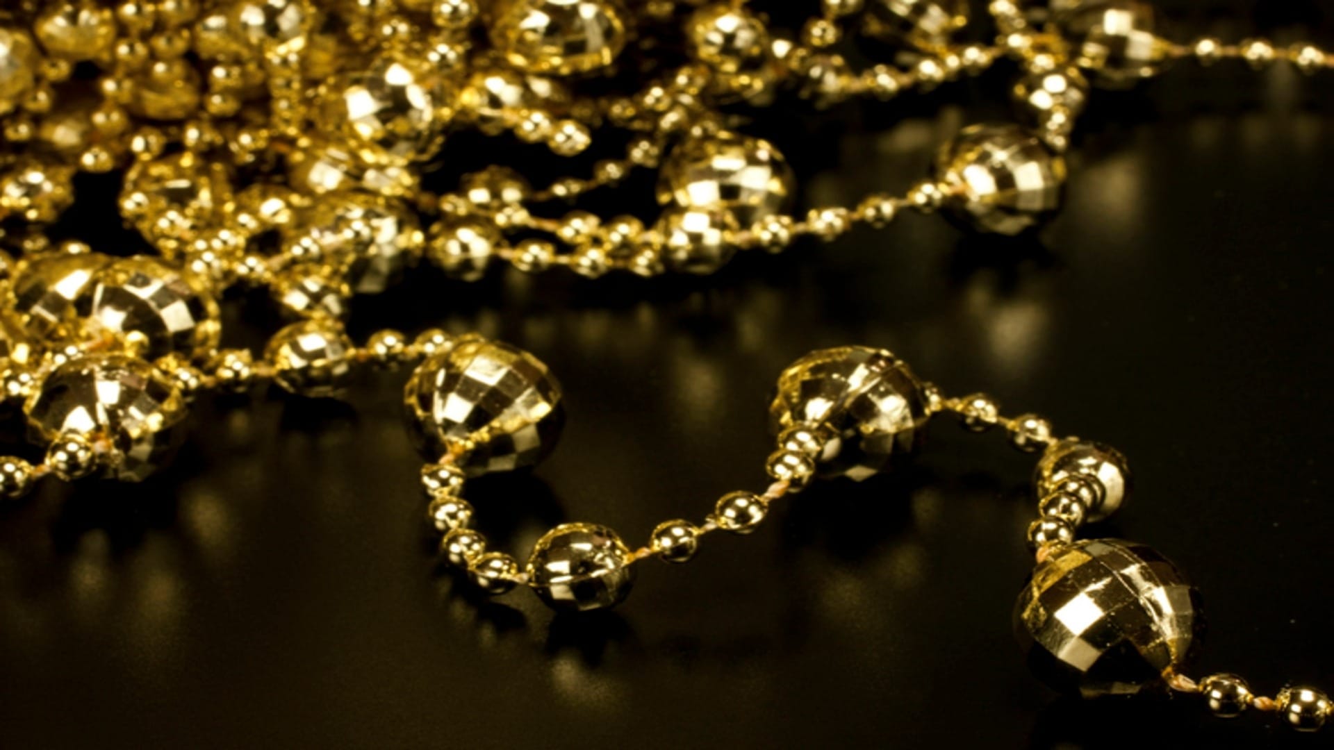 Gold Ornaments With Girl Head Skeleton Found in Israel Know Interesting Facts in Hindi