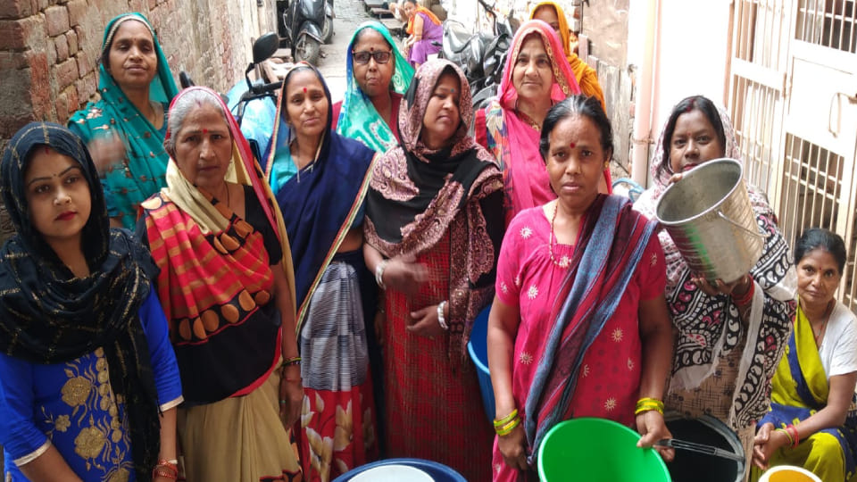 more than fifty thousand population of city faced crisis of drinking water due to stoppage of supply in Agra