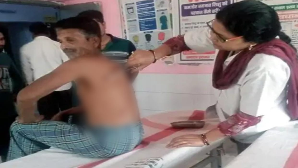 Leopard attacked a middle-aged man who went to cut wheat in Bagaha, admitted to hospital in critical condition