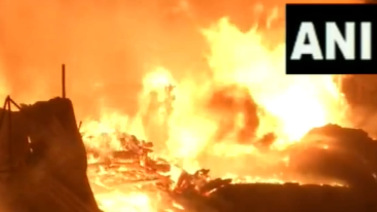 Mumbai Massive fire broke out at a scrap compound in Mankhurd area