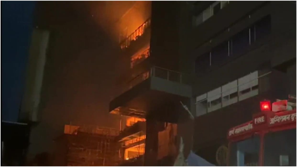 Maharashtra Fire breaks out in buildings of Orion Business Park Cine Wonder Mall in Kapurbawadi Thane