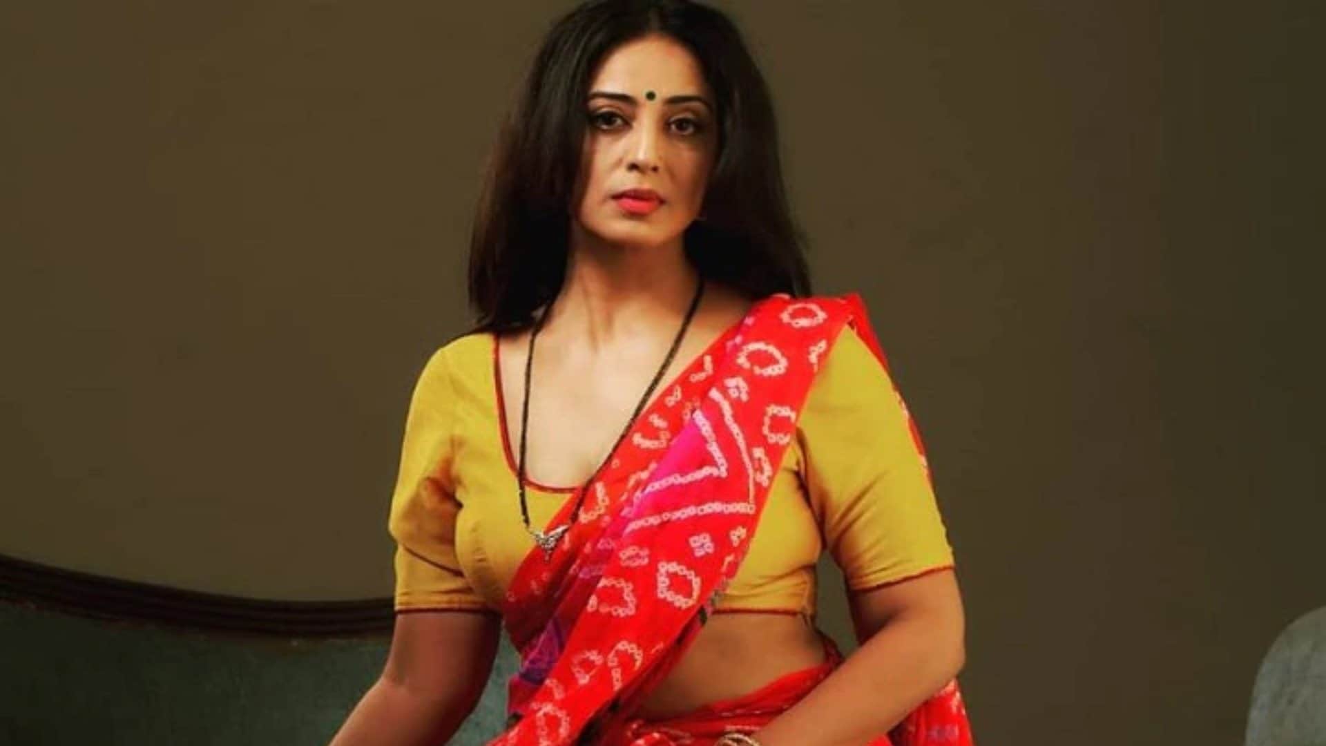 Mahie Gill married long time boyfriend Ravi Kesar shifted to Goa with husband and daughter