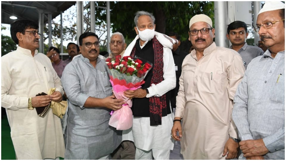 Rajasthan CM Ashok Gehlot gave Iftar party prayers offered at Chief Minister residence in Jaipur