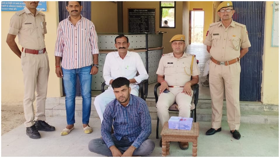 Reward criminal Laden arrested from parole in Barmer Rajasthan Hindi News