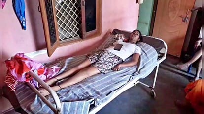 Satna News Distressed by financial constraints and daughter treatment father commits suicide