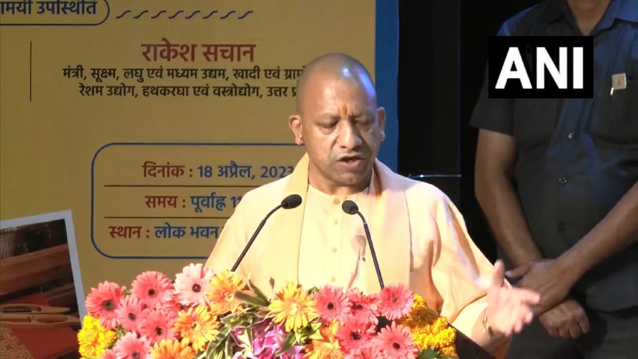 UP CM Yogi Adityanath Big Statement Said, Now No Mafia Can Threaten Anyone In Uttar Pradesh News in Hindi