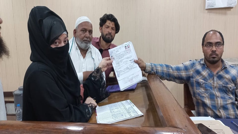 Rampur: woman Came from Dubai and got nomination for Nagar Panchayat President