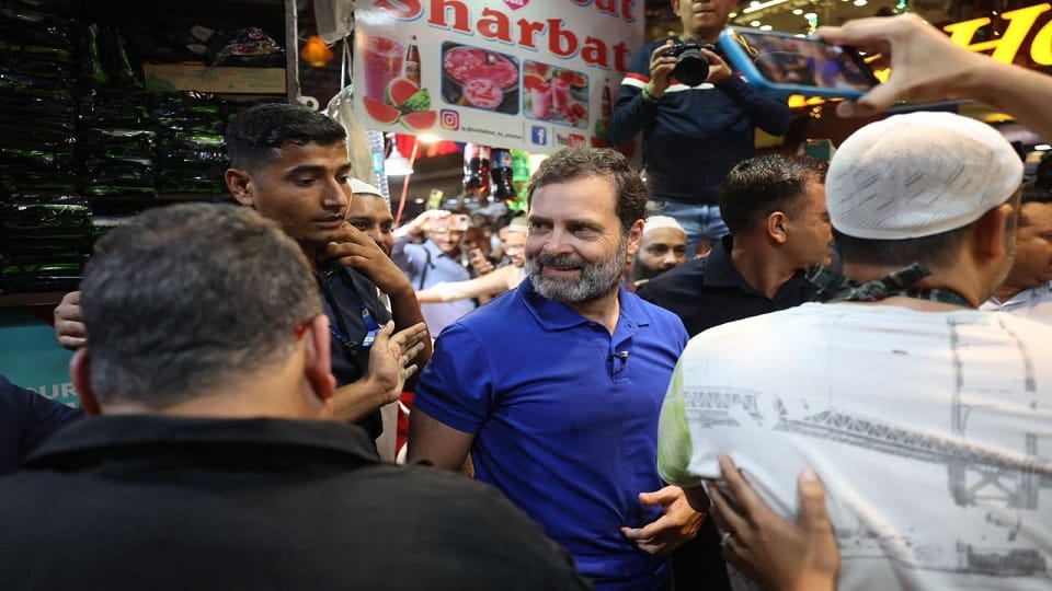 Delhi : Rahul Gandhi reached Bengali Market, ate golgappas and tasted watermelon in Old Delhi