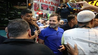Delhi : Rahul Gandhi reached Bengali Market, ate golgappas and tasted watermelon in Old Delhi