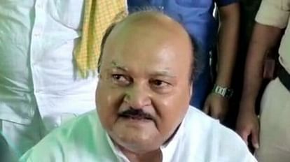Bihar : महिला अफसर की पिटाई पर खनन मंत्री सवाल से बिफरे, NCW ने नीतीश सरकार से मांगा जवाब बिहार: महिला अधिकारी की पिटाई पर सवाल पर भड़के खनन मंत्री, NCW ने मांगा जवाब