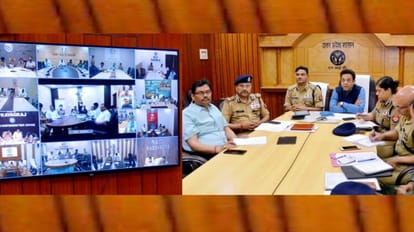 UP officers meeting for maintainning law and order in Uttar Pradesh.