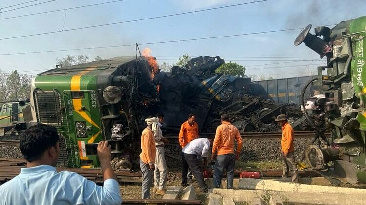 शहडोल में भीषण रेल हादसा:दो मालगाड़ियों में टक्कर, लोको पायलट की जलकर मौत,  पांच घायल, सिंहपुर स्टेशन की घटना - Goods Train Collided With Each Other,  Loco Pilot Killed ...
