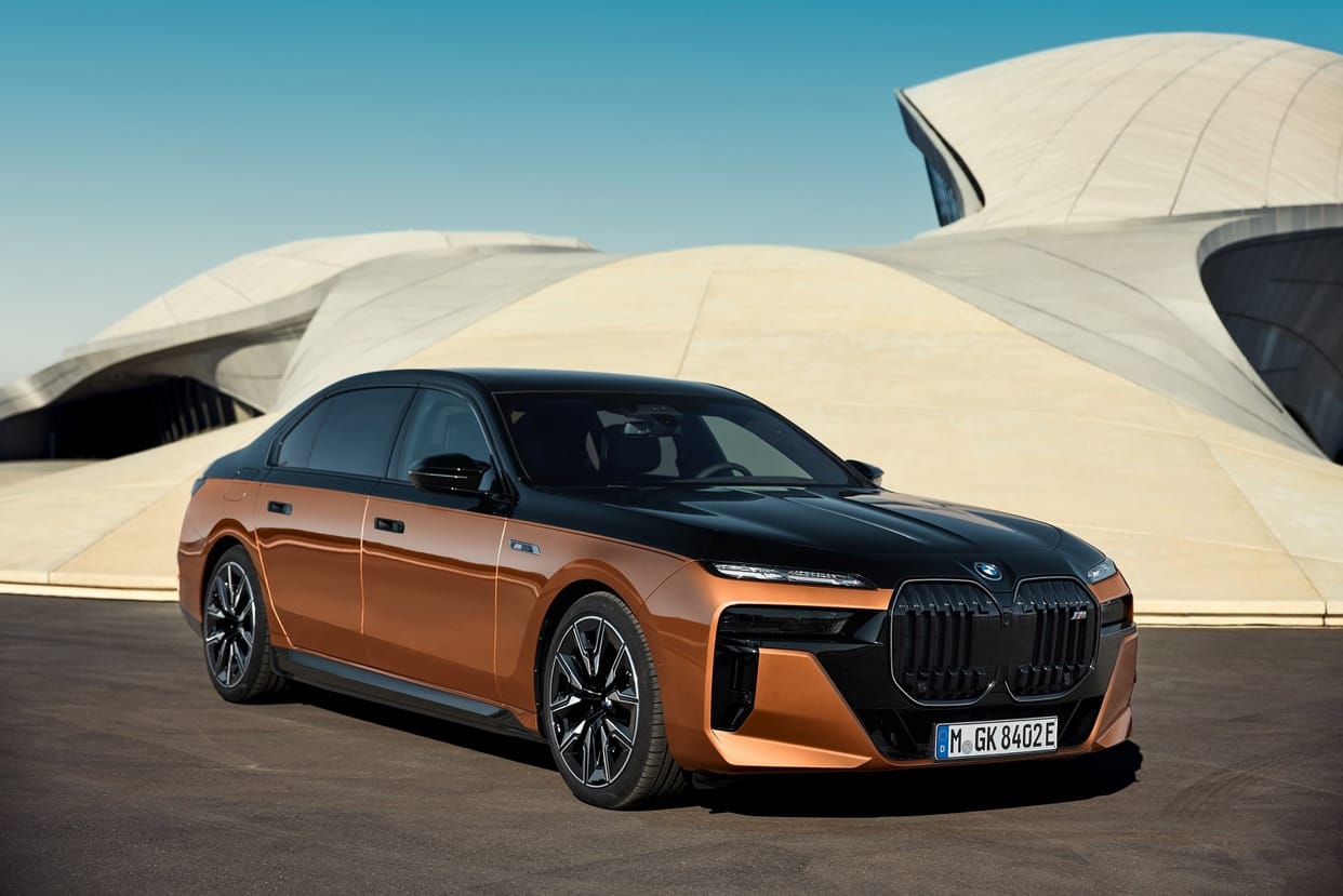 BMW reveals its highest-output all-electric car BMW i7 M70 xDrive Know Power Speed Specs