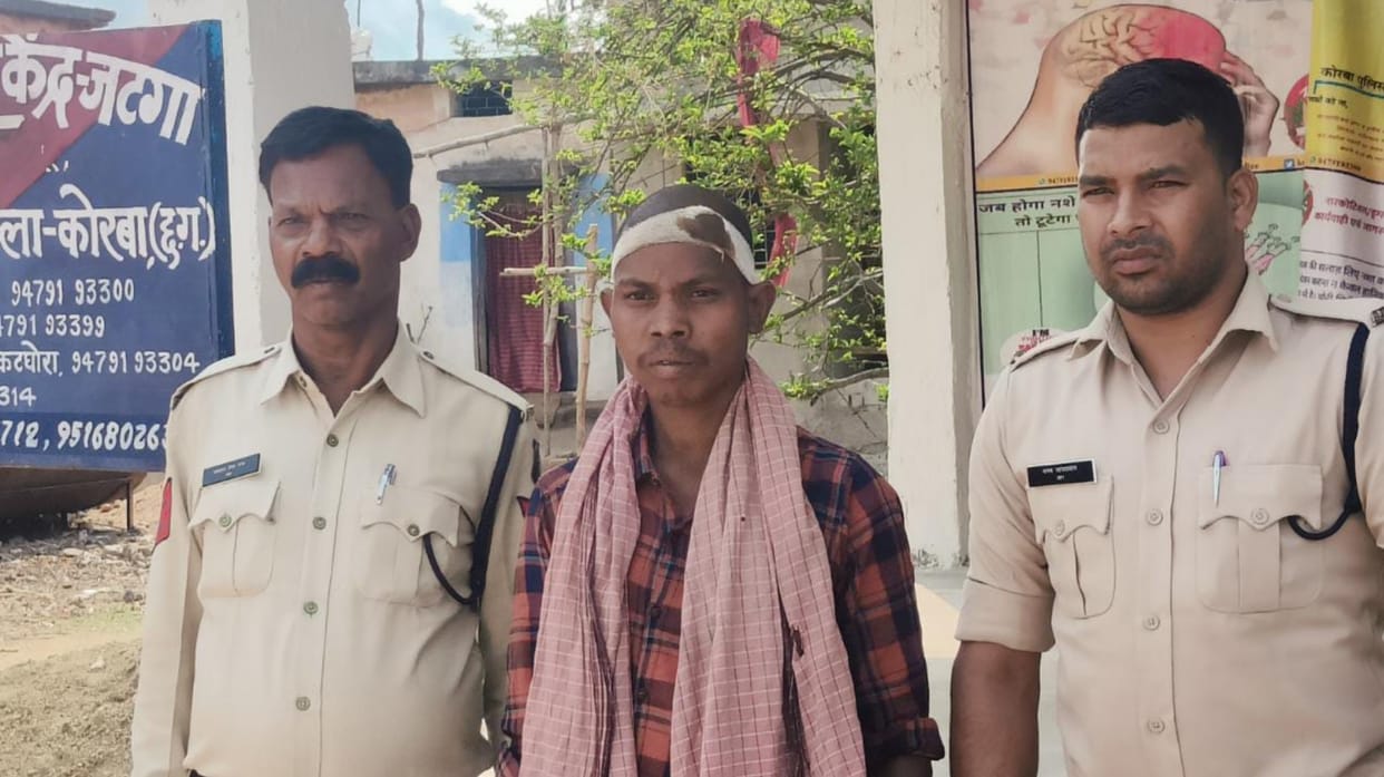 chhattisgarh husband attacked his wife with an ax in character doubt in korba