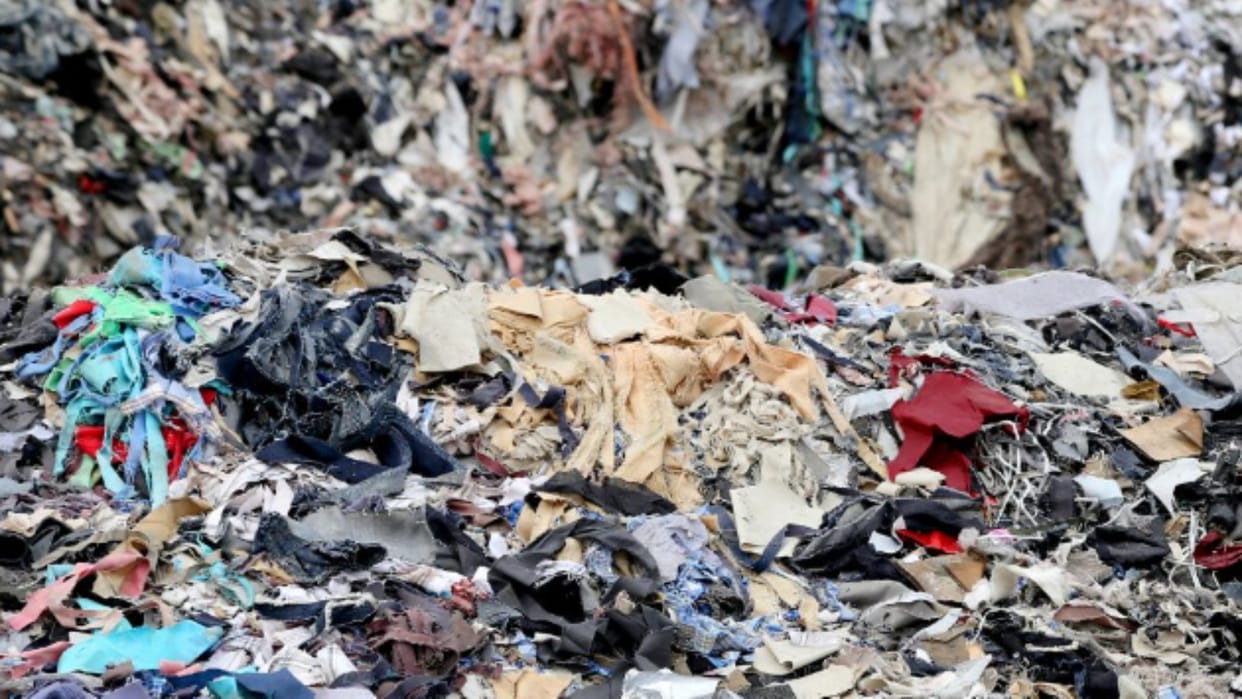 environmental impact of fashion industry climate change wastewater greenhouse gas emissions