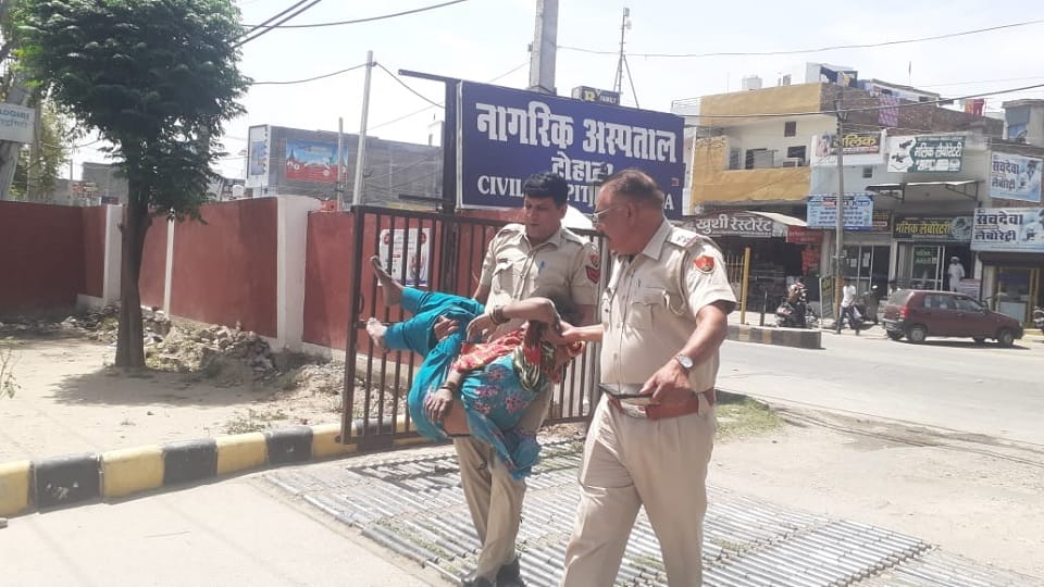 Fatehabad police picked up unconscious woman and admitted to  hospital
