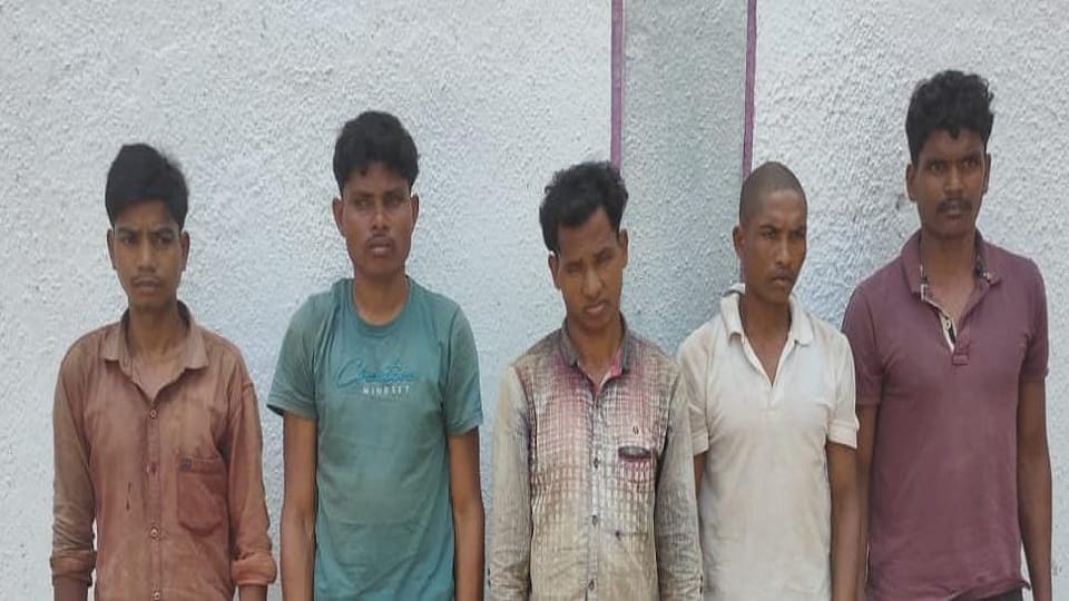 Encounter between police and naxalites in Bijapur