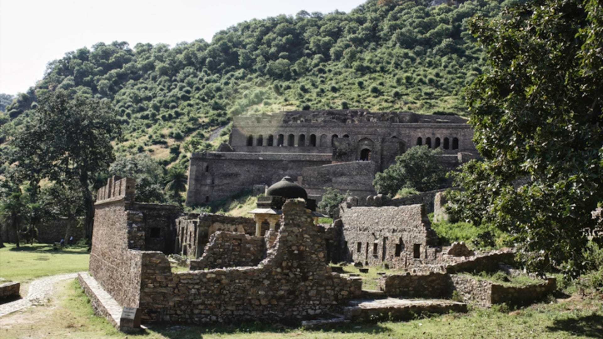 Mysterious and Haunted Places in the World Know Interesting Facts in Hindi