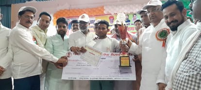 Ballia: Naval Prince wins half marathon, all eyes on 72-year-old veteran runner