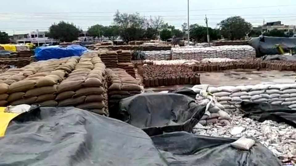 Temperature dropped due to rain in many areas of Punjab on Wednesday