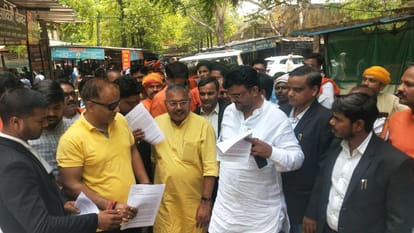 Hinduist organizations protest against facility of Vaju in Gyanvapi campus protest in varanasi DM Portico