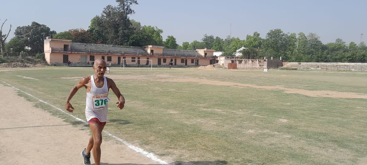 Ballia: Naval Prince wins half marathon, all eyes on 72-year-old veteran runner