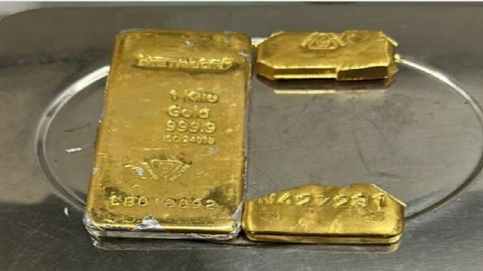 Delhi :  Three gold bars worth approx Rs 75 lakh recovered from an international flight at IGI airport