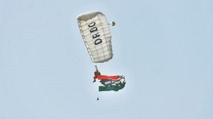 Hansh will land para commandos from a height of 30 thousand feet demonstrated the first live jump