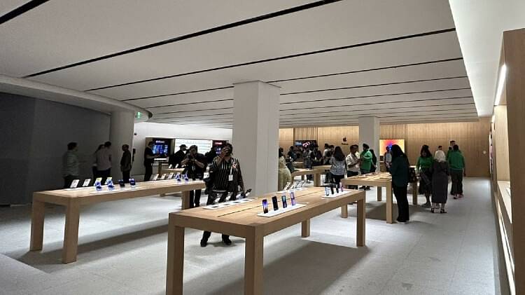 Apple store saket to open today tim took may visit delhi all see inside picures