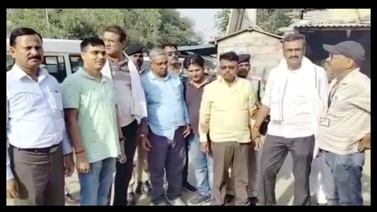 Bihar News सरकारी भवन बनाने वाले ठेकेदार से सरकारी अफसर ले रहे थे घूस रंगे हाथ विजिलेंस ने 5653