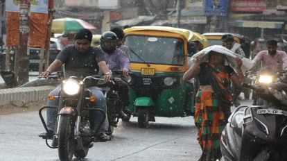 Aligarh News: बारिश ने दिलायी गर्मी से राहत, गभाना, चंडौस खैर में हुई ओलावृष्टि, ठंडी हवा चलने से बदला मौसम rain brought relief from heat