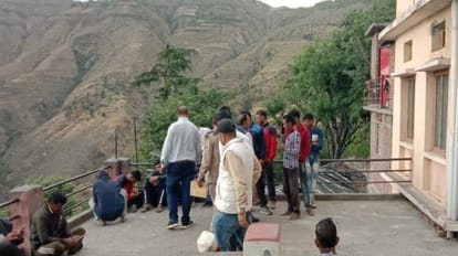 Dehradun: साहिया में खौफनाक वारदात, गुस्से में पति ने गंडासे से गर्दन पर वार कर की पत्नी की हत्या Dehradun crime news: husband killed his wife by stabbing her on neck with a sharp weapon in Sahiya