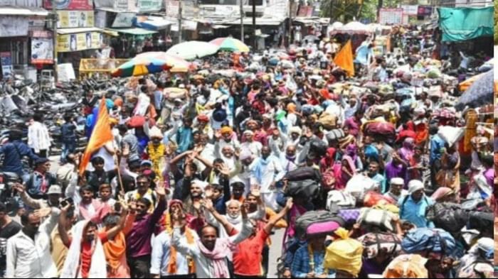 Panchkoshi pilgrims take a dip of faith at Ramghat, a fair of believers in the city of Mahakal