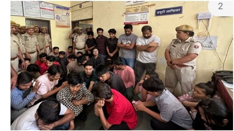 Police Raid On Fake Call Center In Jaipur 32 Youths Arrested Cheat The People Of Usa Amar 3445