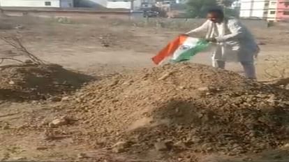 Jail for the one who planted tricolor on Atiq's grave, Dhumanganj police took action