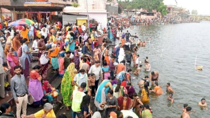 Panchkoshi pilgrims take a dip of faith at Ramghat, a fair of believers in the city of Mahakal