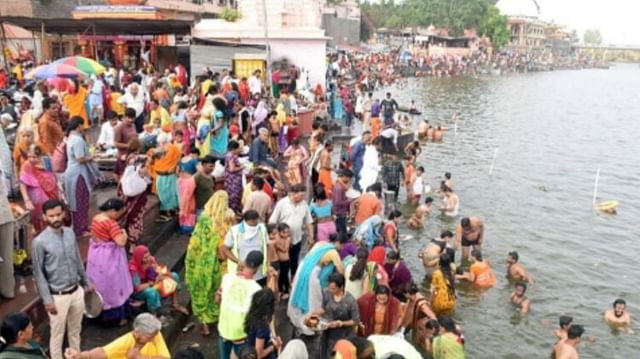 Panchkoshi pilgrims take a dip of faith at Ramghat, a fair of believers in the city of Mahakal