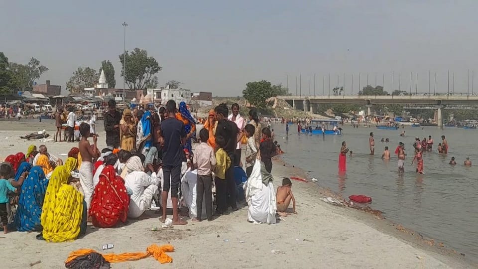 Uncle also drowned while saving his nephew in ganga