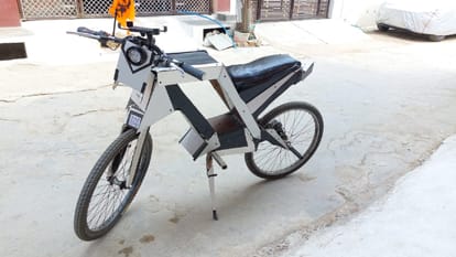 MP youth Aditya Shivhare develops electric bicycle has 30 kms Range carry one quintal of load