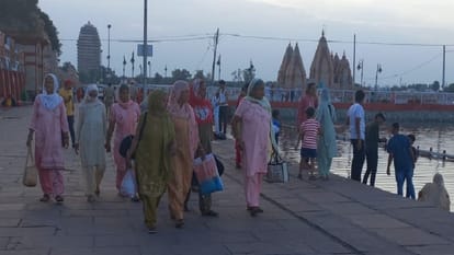 अमावस्या पर सैकड़ों श्रद्धालुओं ने लगाई डुबकी
