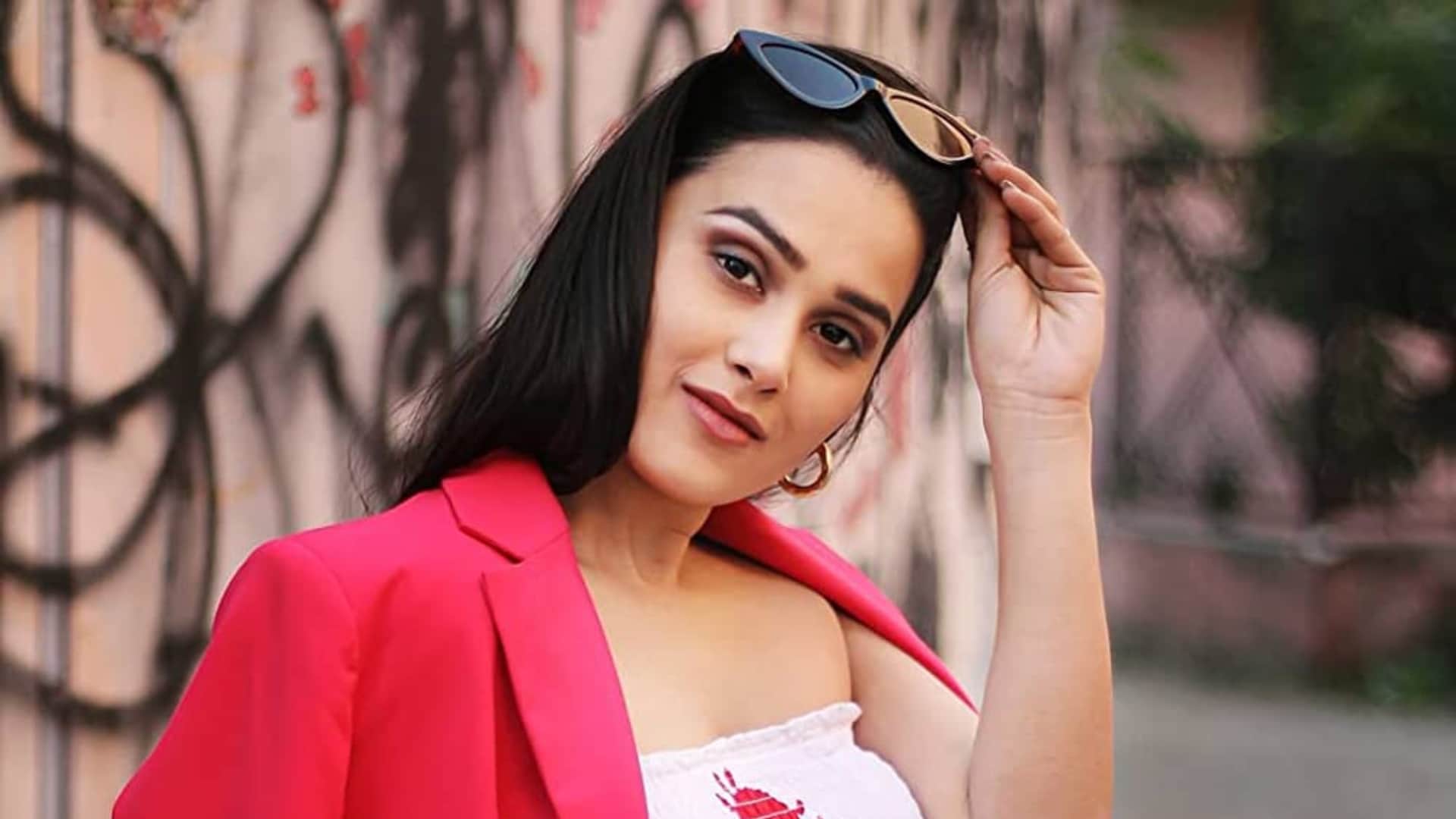 Garmi Starrer Anushka Kaushik said While Shooting For Web Series She Felt Late Actor Irrfan Khan on Set